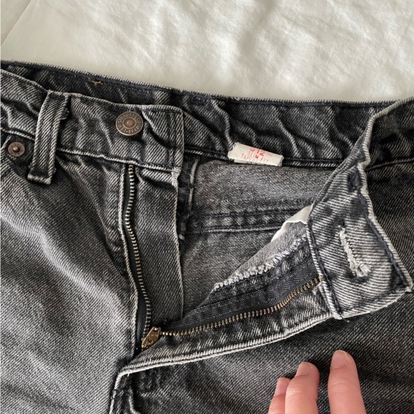 Levi’s Denim Shorts - Picture 3 of 3